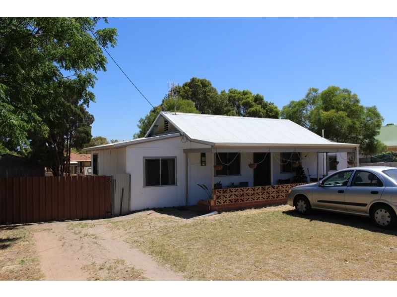 8 Armstrong Street, Dongara WA 6525