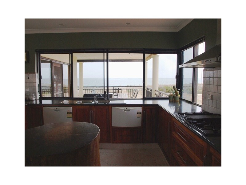 8 Marina Heights, Port Denison WA 6525