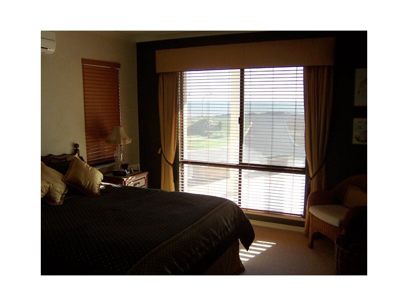 8 Marina Heights, Port Denison WA 6525