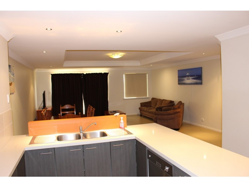 7/129 Point Leander Drive, Port Denison WA 6525