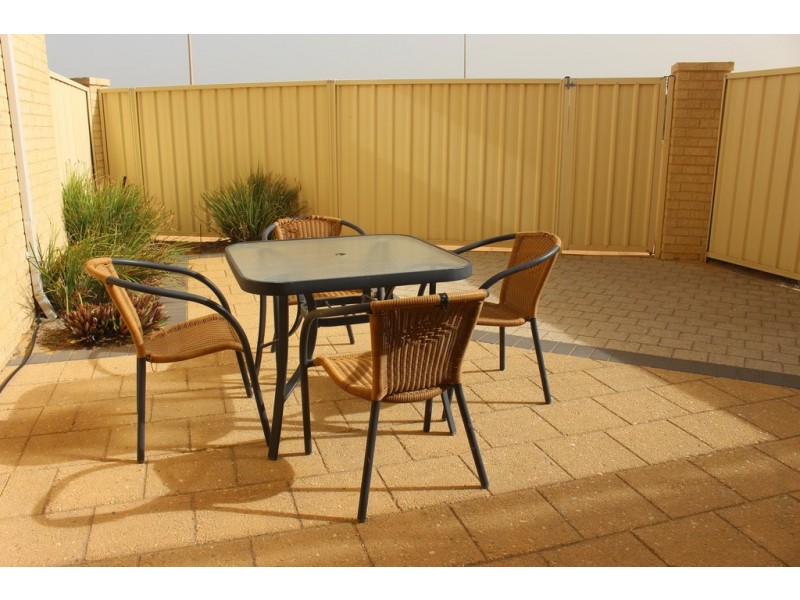 7/129 Point Leander Drive, Port Denison WA 6525