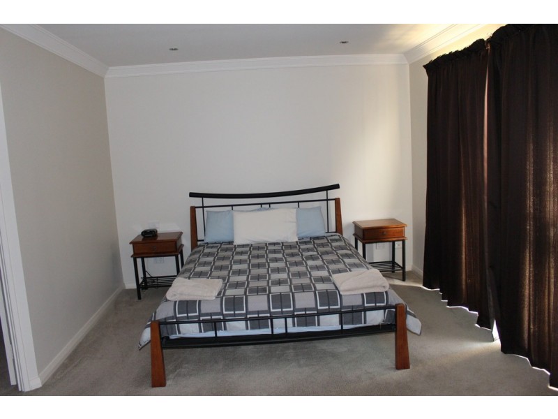 7/129 Point Leander Drive, Port Denison WA 6525