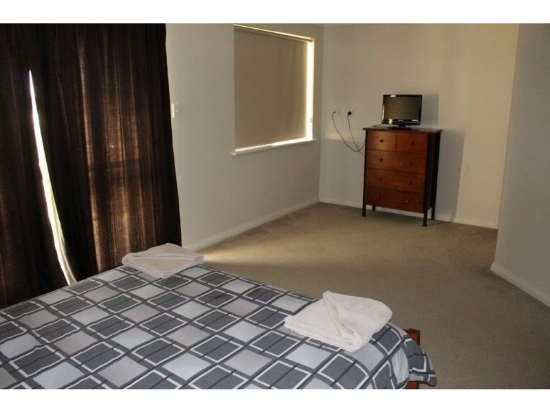 7/129 Point Leander Drive, Port Denison WA 6525