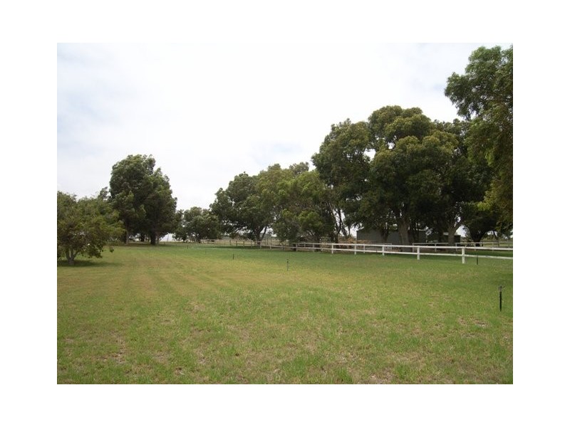 18 Sloper Vale, Dongara WA 6525