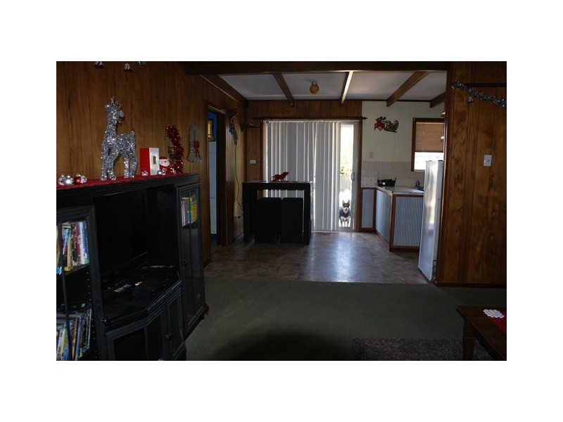 18 Armstrong Street, Dongara WA 6525