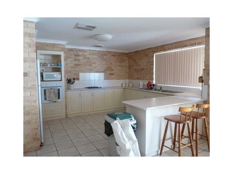 15 Mitchell Heights, Dongara WA 6525