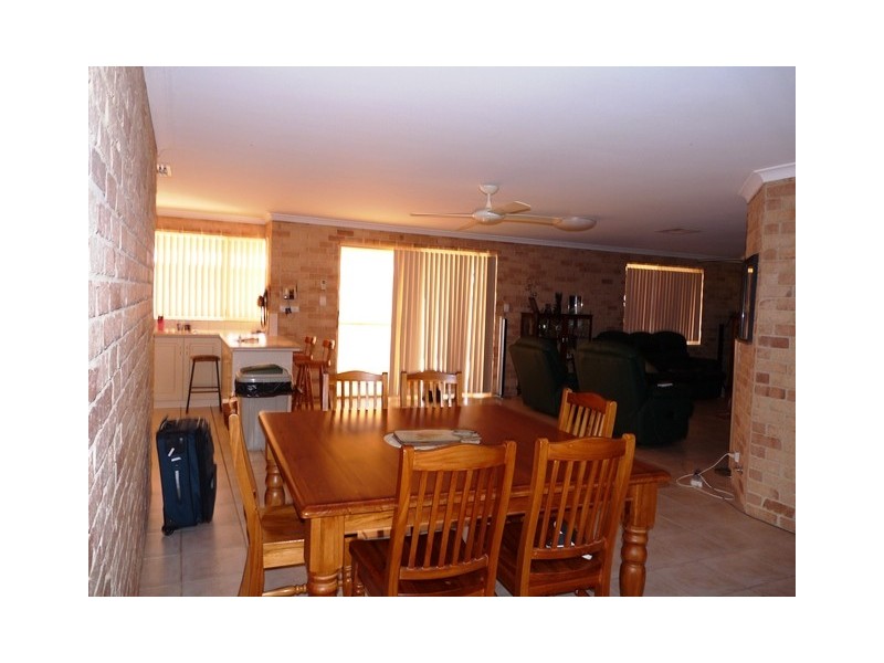 15 Mitchell Heights, Dongara WA 6525