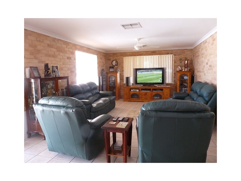 15 Mitchell Heights, Dongara WA 6525
