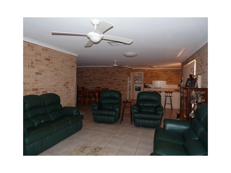 15 Mitchell Heights, Dongara WA 6525