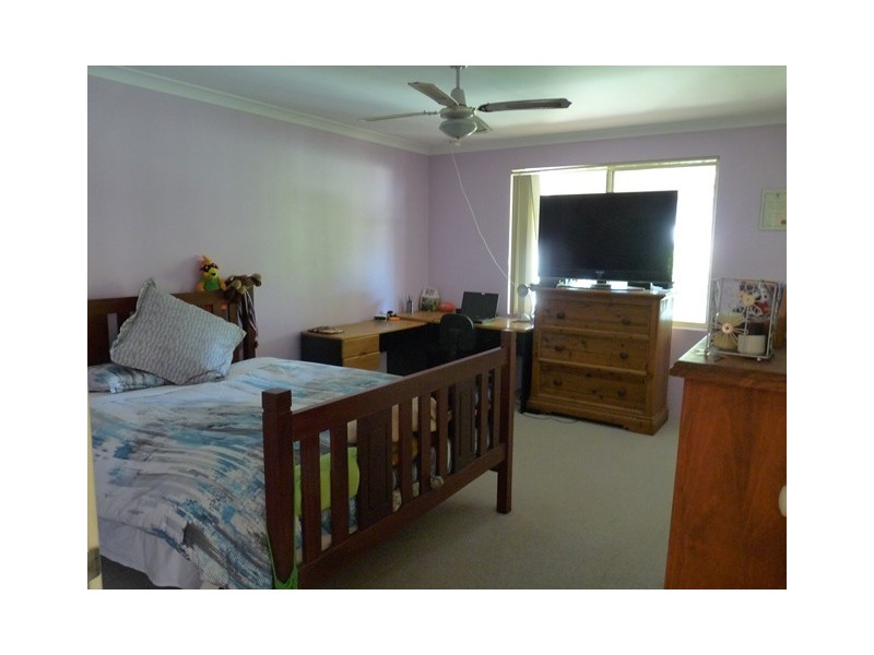 15 Mitchell Heights, Dongara WA 6525
