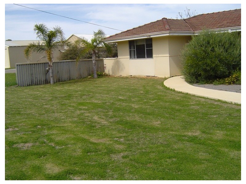 4 Russ St, Port Denison WA 6525