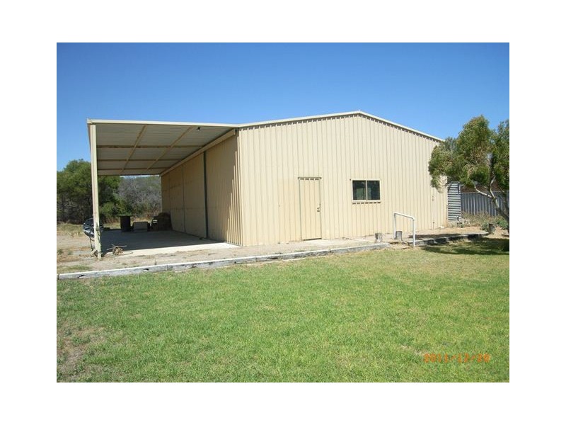 22 Tulloch Drive, Dongara WA 6525