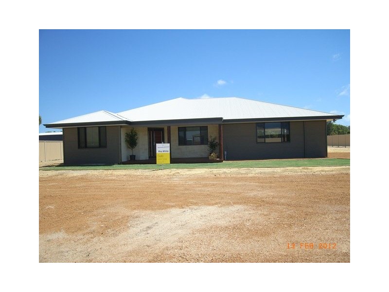 16 Cardwell Gardens, Dongara WA 6525