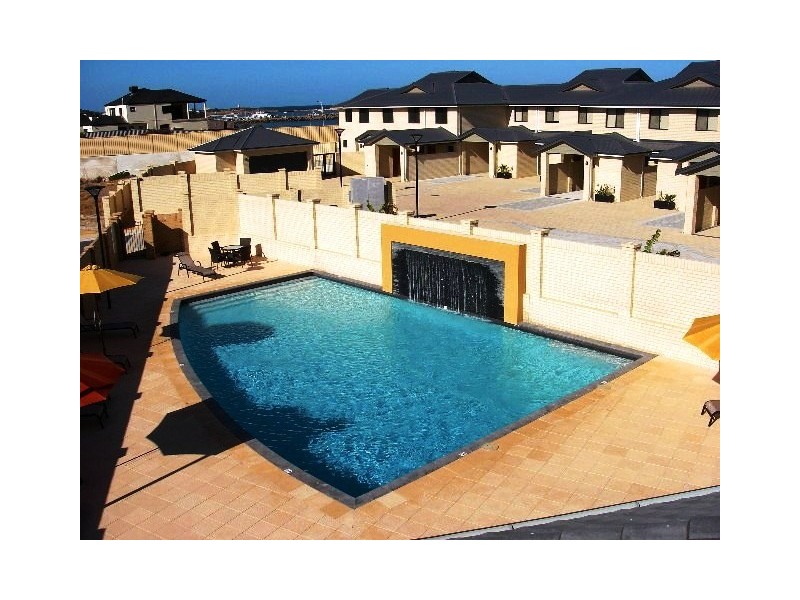 9/129 Point Leander Drive, Port Denison WA 6525