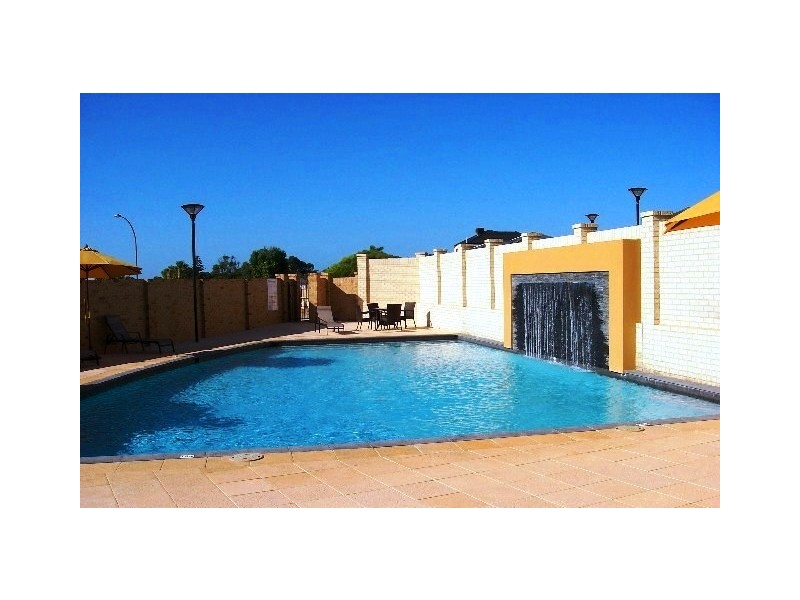 9/129 Point Leander Drive, Port Denison WA 6525