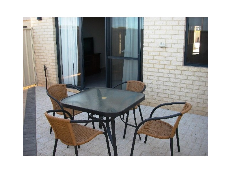 9/129 Point Leander Drive, Port Denison WA 6525