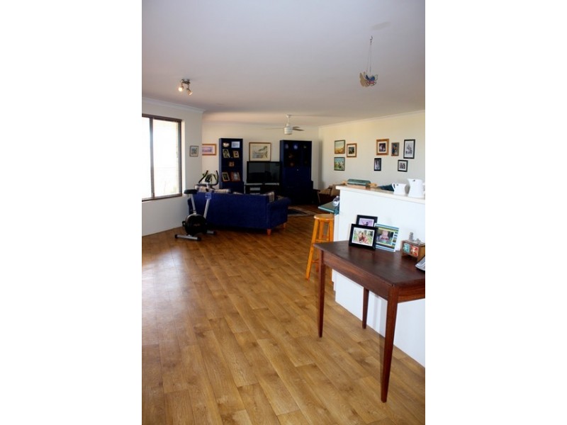 4 Barrett Cove, Dongara WA 6525