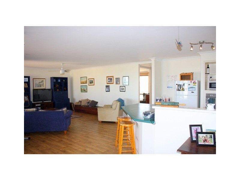 4 Barrett Cove, Dongara WA 6525