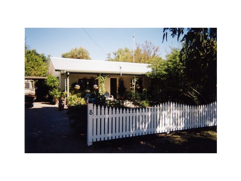 8 Smith Street, Dongara WA 6525