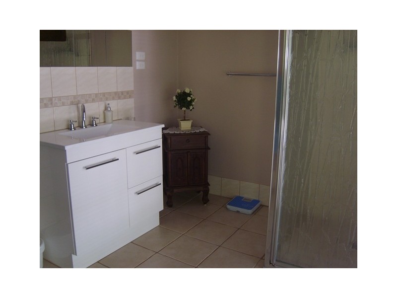 8 Smith Street, Dongara WA 6525