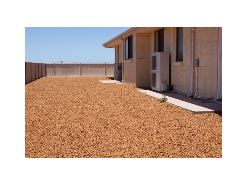 8 Oakley Ridge, Denham WA 6537