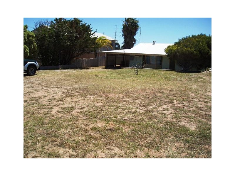 8 Richardson Rd, Port Denison WA 6525