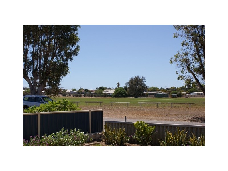 19 Walton Street, Dongara WA 6525