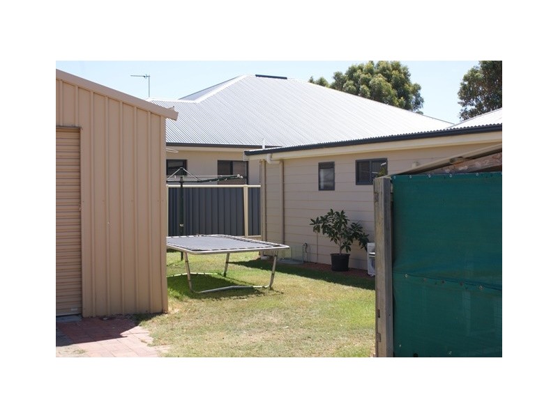 19 Walton Street, Dongara WA 6525