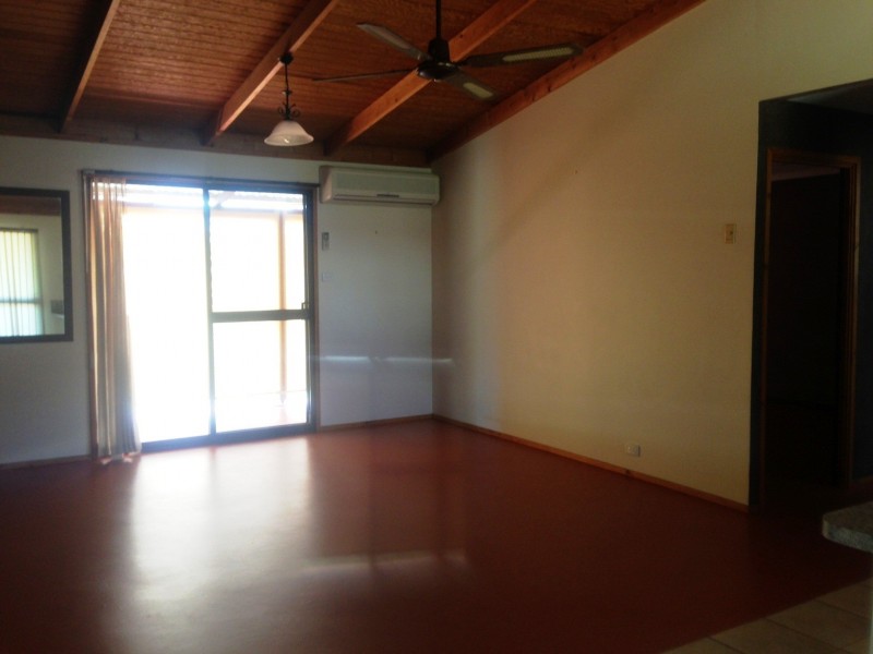 9 Hendy St, Port Denison WA 6525