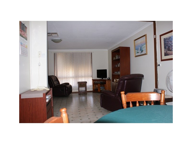 2 Howard Street, Three Springs WA 6519