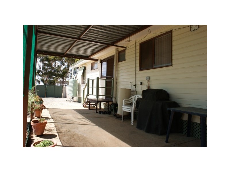 2 Howard Street, Three Springs WA 6519