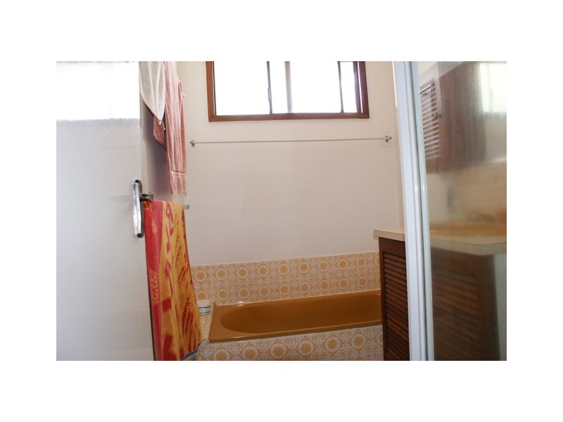 2 Howard Street, Three Springs WA 6519