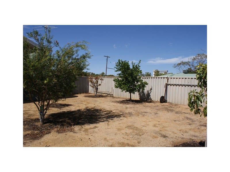 2 Howard Street, Three Springs WA 6519