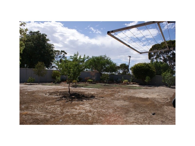 2 Howard Street, Three Springs WA 6519
