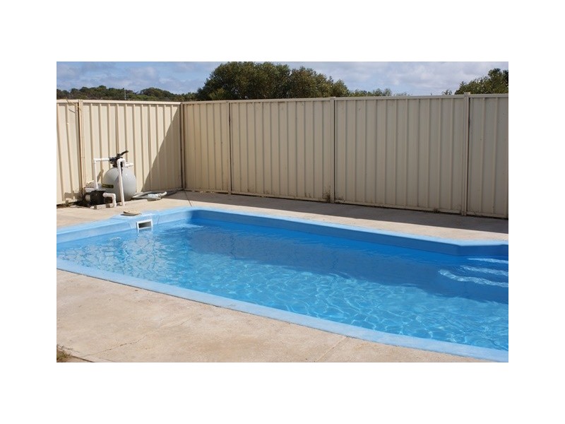 6 Sloper Vale, Dongara WA 6525