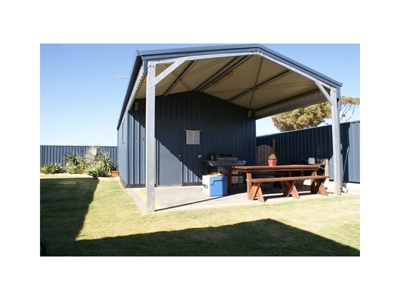 16 Mason Crescent, Port Denison WA 6525