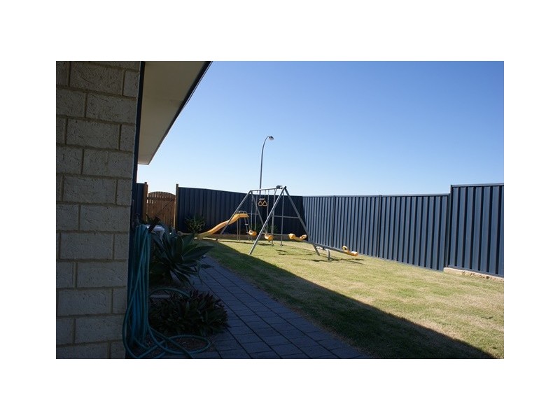 16 Mason Crescent, Port Denison WA 6525