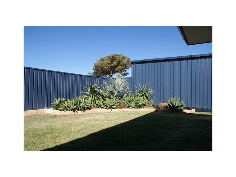 16 Mason Crescent, Port Denison WA 6525