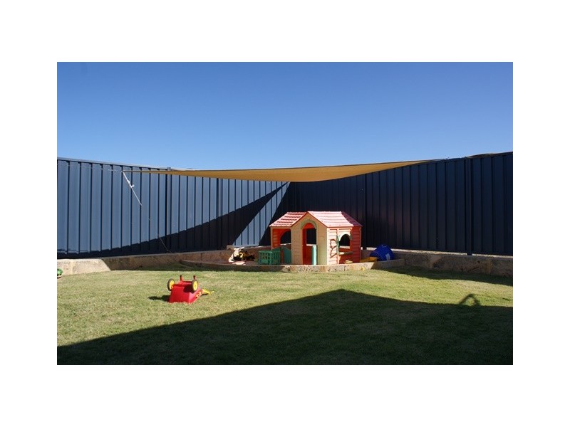 16 Mason Crescent, Port Denison WA 6525