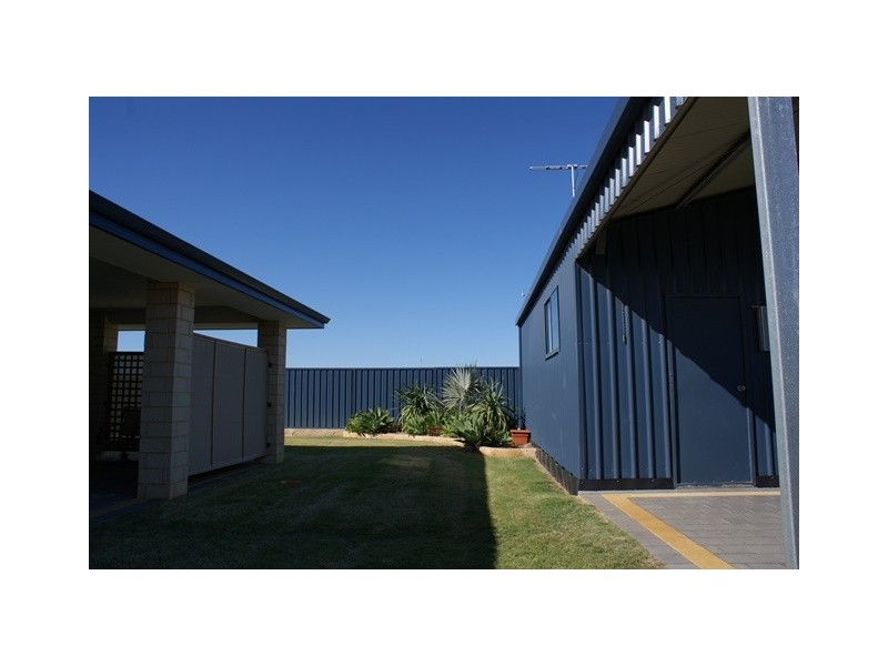 16 Mason Crescent, Port Denison WA 6525