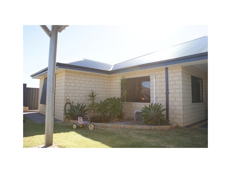 16 Mason Crescent, Port Denison WA 6525