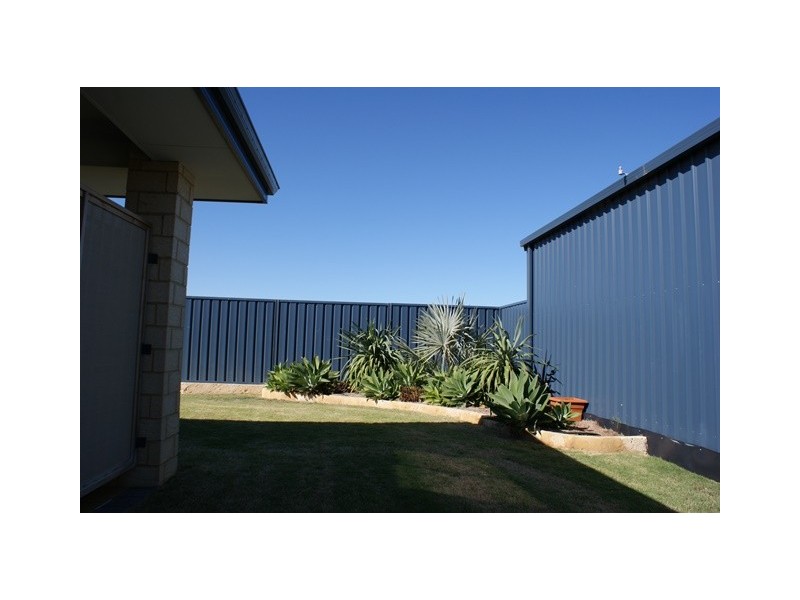 16 Mason Crescent, Port Denison WA 6525