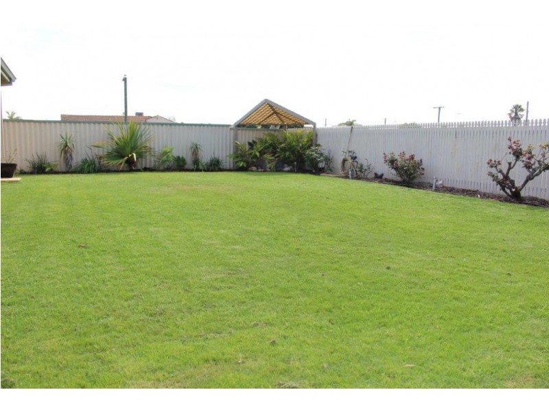 14 Scott Road, Dongara WA 6525