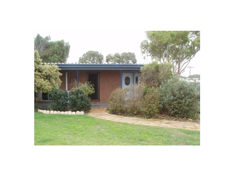 18 Armstrong St, Dongara WA 6525