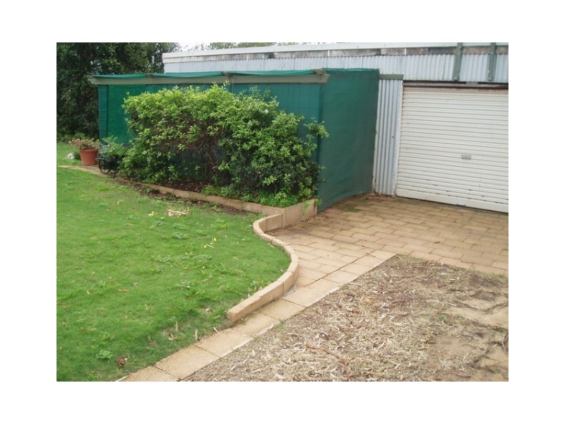 18 Armstrong St, Dongara WA 6525