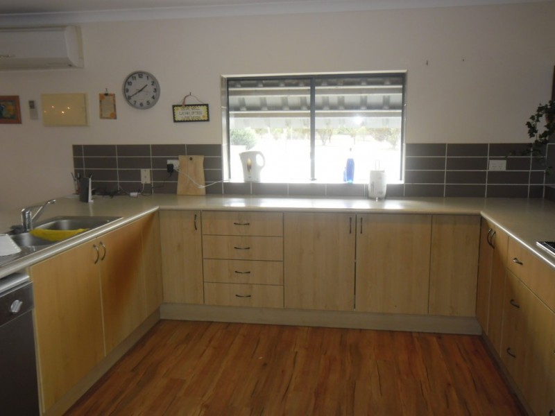 3 Railway Ave, Carnamah WA 6517