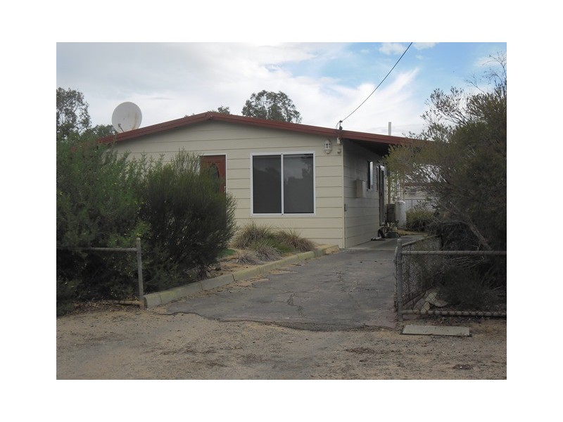 5 Newman Street, Carnamah WA 6517