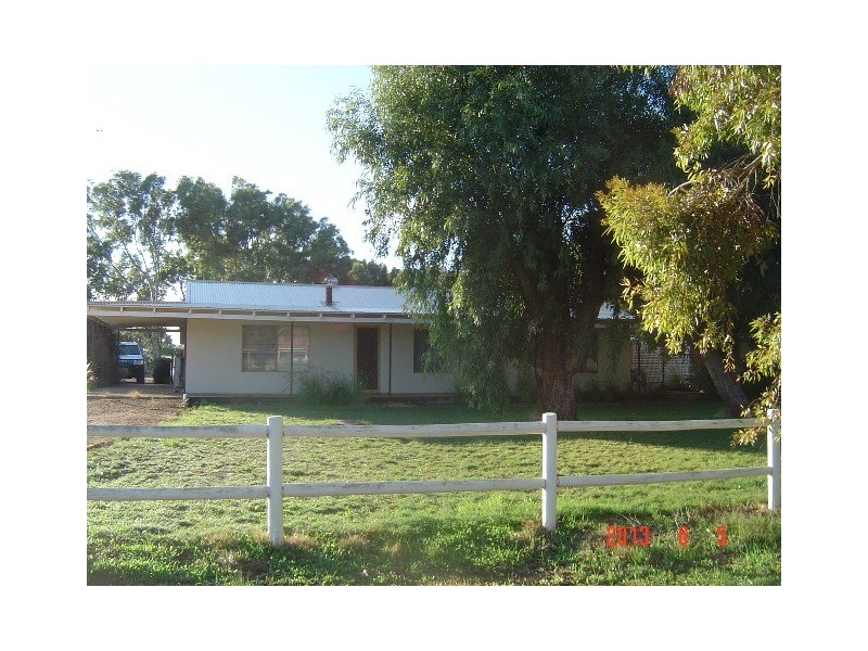 4 Watson Place, Dongara WA 6525