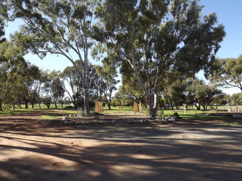 4 Watson Place, Dongara WA 6525