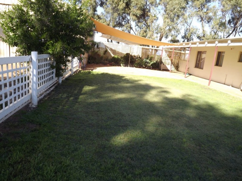 4 Watson Place, Dongara WA 6525